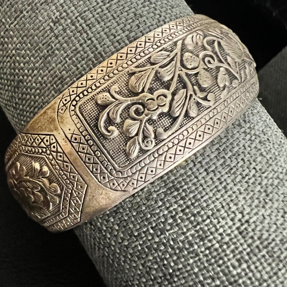 Vintage Floral Repousse Silver Tone Cuff Bracelet Adjustable Size Cottagecore